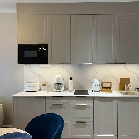 アパート Morska Bryza Aktena Shellter ロゴボ